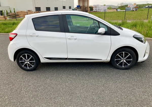 Toyota Yaris cena 56000 przebieg: 66816, rok produkcji 2018 z Zabrze małe 154